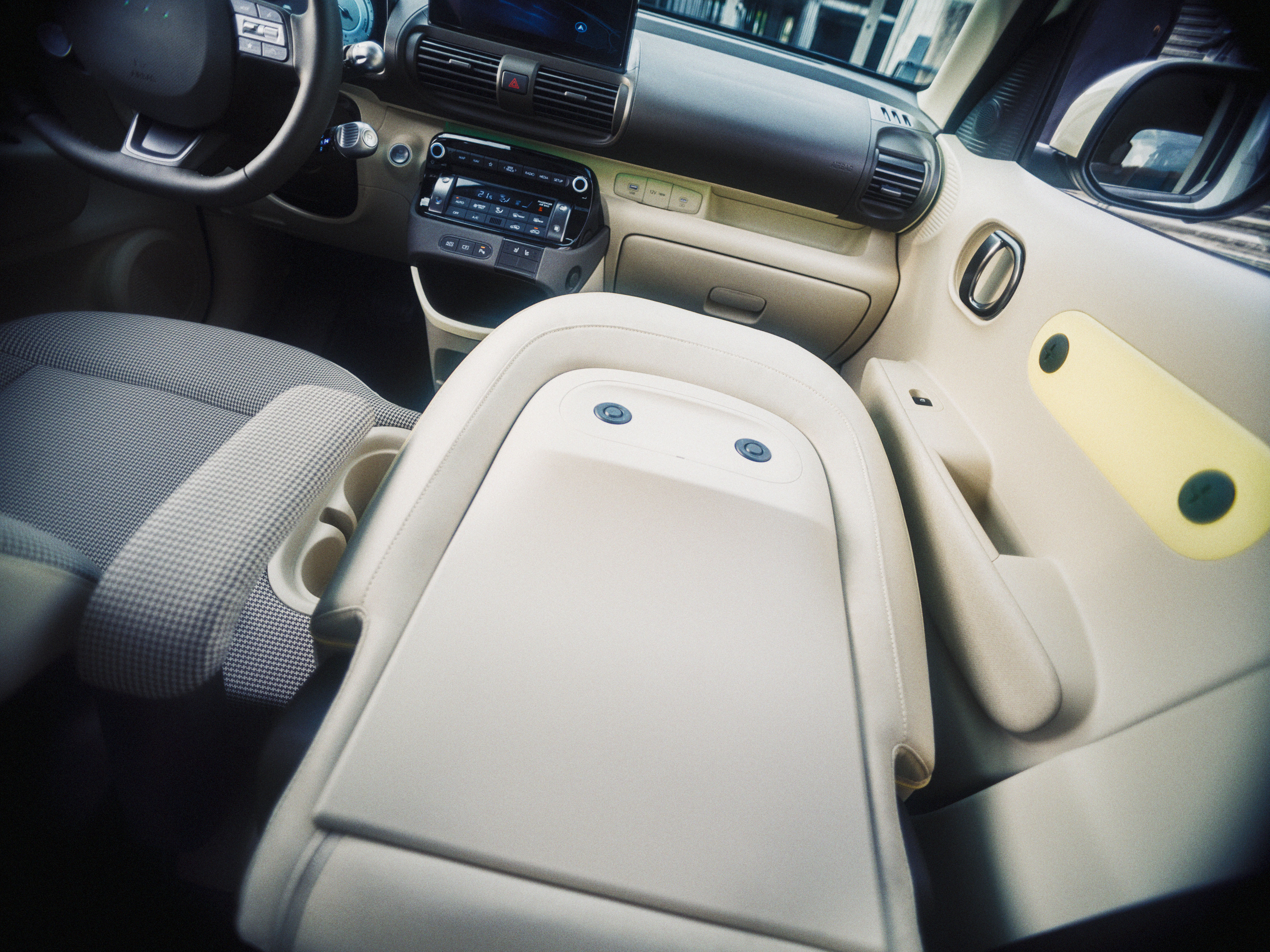Bild 4 von Hyundai INSTER PRIME/ Glas-Schiebedach/ Technik Paket