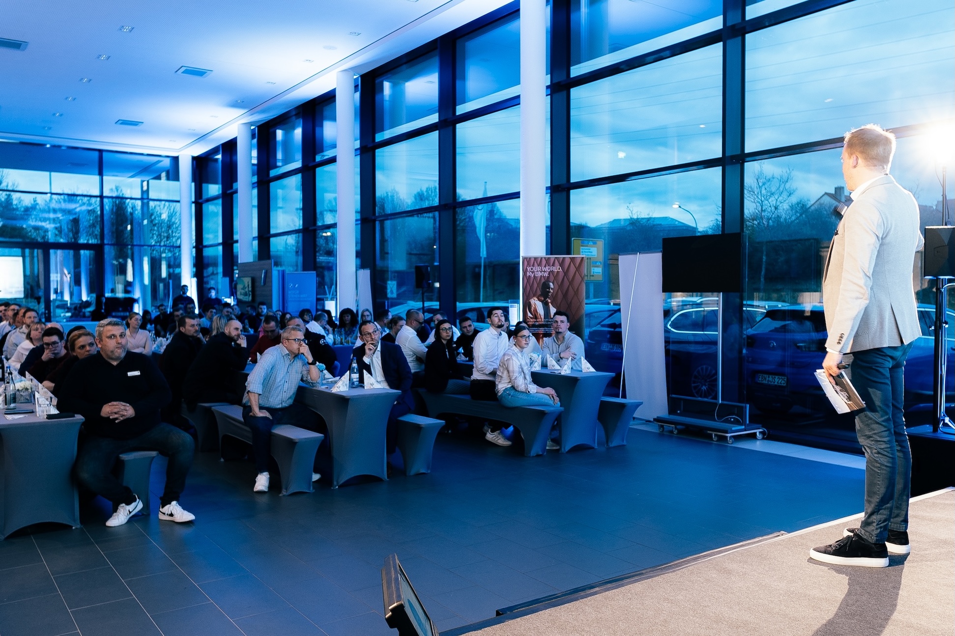 Header von Autohaus der Zukunft